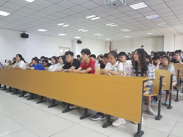 【辅导员说完满】又是离别季 青春不迷茫 ——艺术传媒学院2017级辅导员说完满