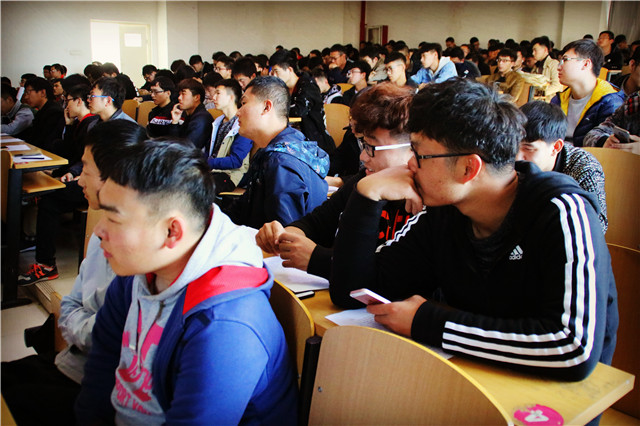 拒绝网络贷款 理性约束消费——机电工程系2016级举办“杜绝攀比心,杜绝高消费,杜绝网络贷”主题年级会