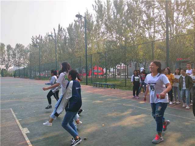 【完满班级】趣味体育 精彩人生——淬炼商学院九月完满班级主题活动（六）