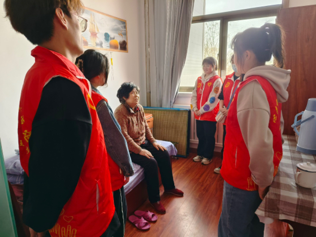 【完满团支部】弘扬雷锋精神 倡导雷锋新风尚——商务英语学院英语2206班完满团支部活动