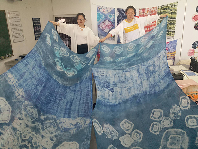 【完满班级】五彩缤纷 染出世界——服装1601班举办“趣味扎染”完满班级活动