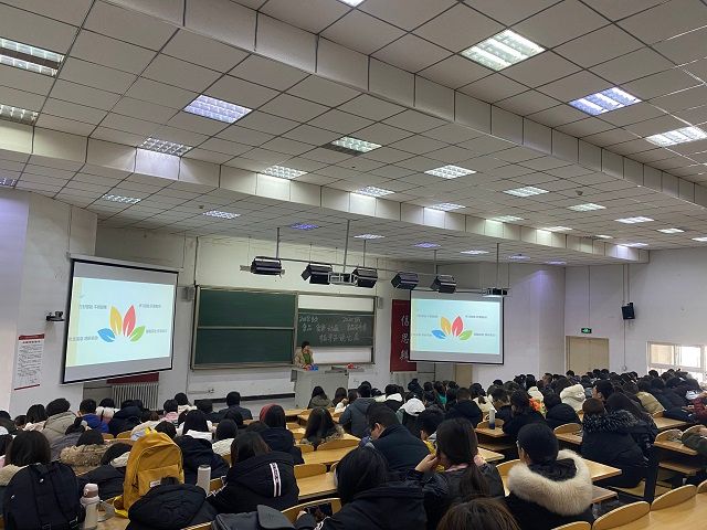 【辅导员说完满】提升创业激情 点亮人生之路——食品与环境学院2018级主题年级班会