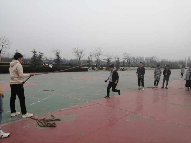 【完满班级】 绳索飞扬 回味童年——艺术传媒学院视觉1803班跳大绳完满班级活动