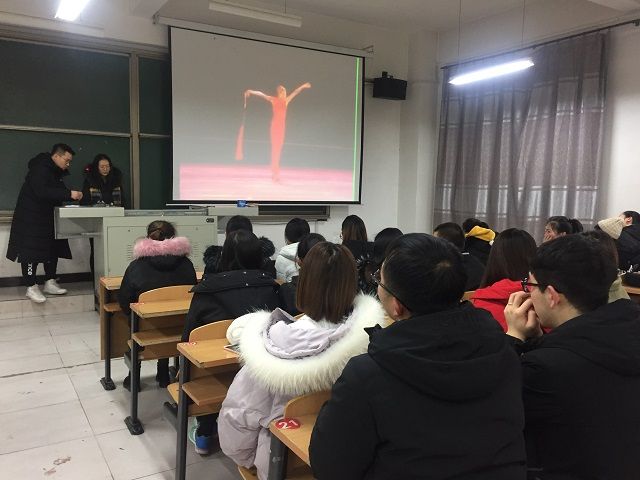 【完满班级】韵动青春 华彩绽放——食品与环境学院食品1802班热点艺术话题讲述