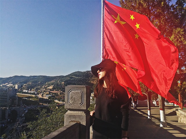 前行第164期：每一帧风景里都有你 五星红旗——带着国旗去旅行专题报道