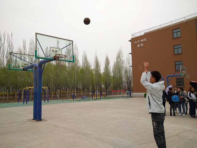 【完满班级】“点燃梦想 绽放活力”定点投篮比赛——艺术传媒学院环设1705班完满班级活动