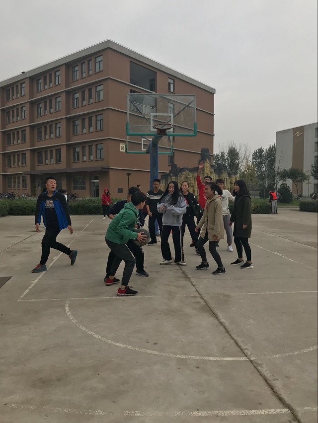 【完满班级】绽放青春 释放活力——经济管理系房产1701班举办完满班级