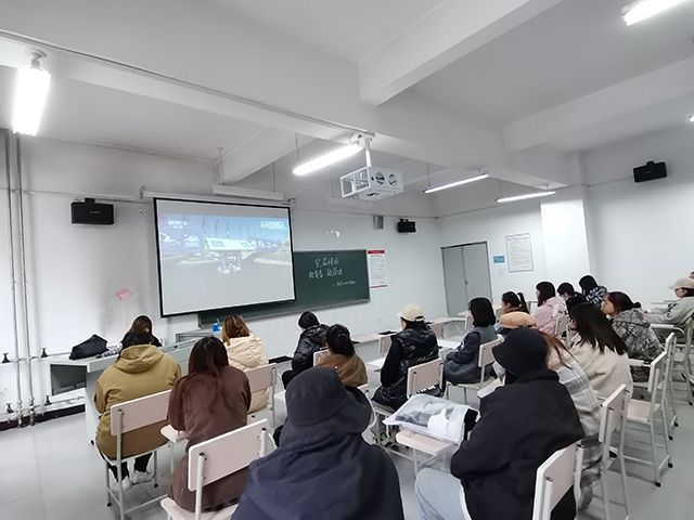 【完满班级】忆峥嵘岁月 传红色精神——艺术传媒学院视觉传达设计2002班“献青春 凝奋进”观影活动