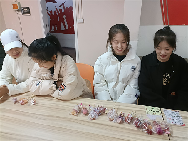 【完满班级】酸甜葫芦吃进口 暖情心间淌——淬炼·国际商学院会计2102班完满班级活动