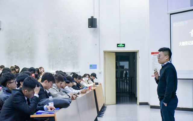 【辅导员说完满】书香飘完满 大咖传记读书报告会第二期 ——艺术传媒学院2020级辅导员说完满