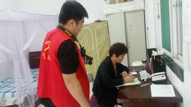 首届校园微公益行动之最美的信院  最美的阿姨