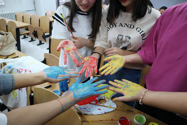 【完满班级】“衣”旧情深 衣暖人心——物流1602班举办旧衣改造活动