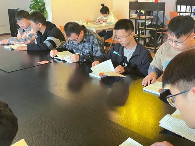 学长计划第1014期:大咖启迪人生 书香润泽生活——智能工程学院第140期学长计划之“品读大咖人生 智慧助力成长”