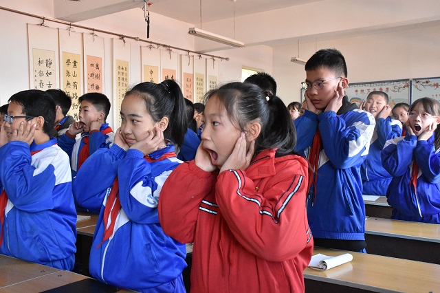 【1+1>2】校地共建育人平台 提升小学生表达力