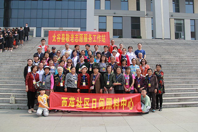 市民课堂第136期:课堂进校园 老人小朋友共度端午佳节