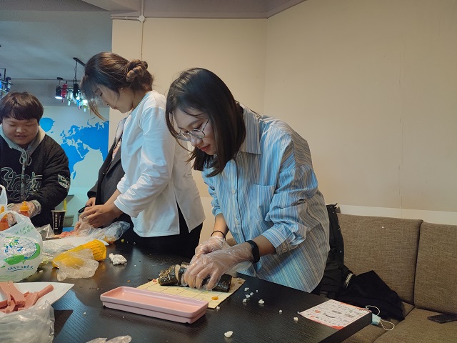 【完满班级】小小厨神 温暖寒冬——淬炼·国际商学院行管2001班完满班级活动