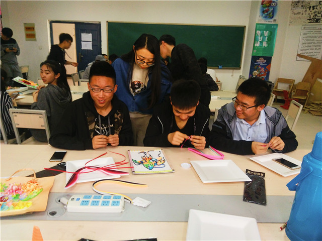 梦在指尖跳跃 美在悄然来临——机电工程系第二届创意文化节之“指尖纸艺 妙衍生花”