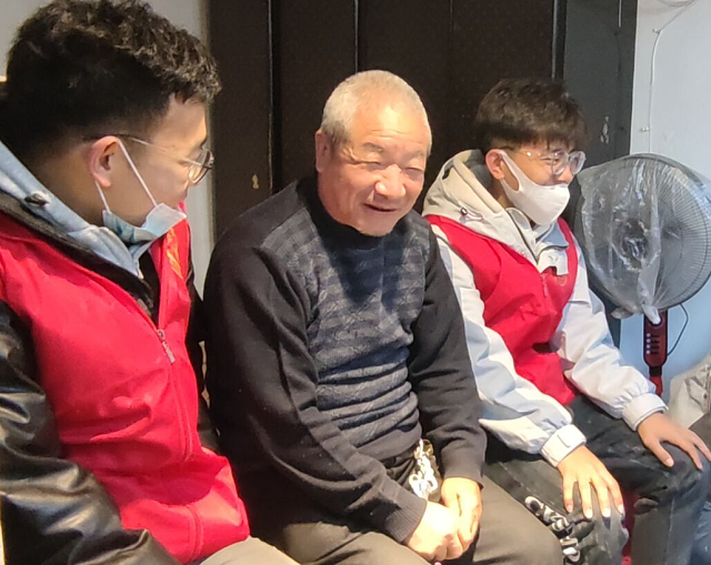 【情暖社区】“点亮心灯”失独老人帮扶行动:给孤独的晚年带来光亮