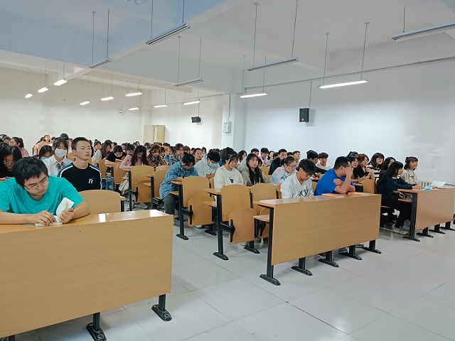 【辅导员说完满】抓住现在 不等未来——食品与环境学院2021级辅导员说完满