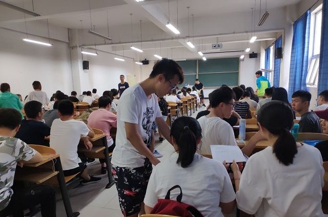 【辅导员说完满】诚信考试 尊重知识——食品与环境学院2016级辅导员说完满活动