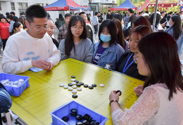 有“杏”邂逅于春 与你共铸童年时光——第118期乌马河周末文化广场