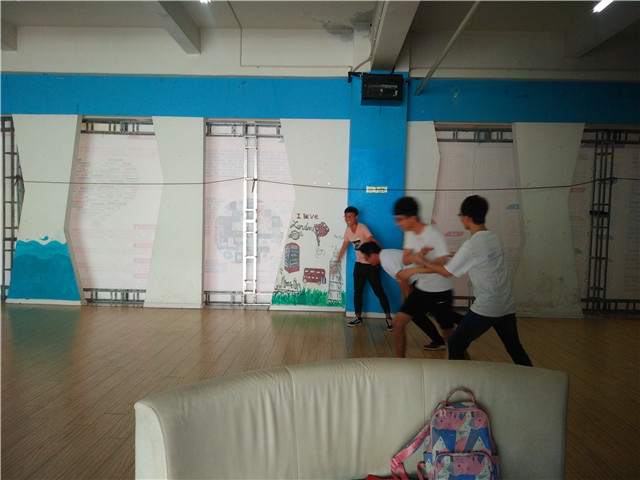 【完满班级】风雨同担当 比肩共完满——智能工程学院自动化1601班举办“同担当共完满 魅力多米诺”完满班级活动