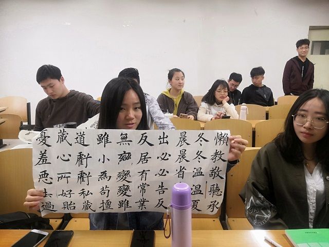 【完满班级】泼抹墨色 国风脉脉——食品与环境学院食品1601班毛笔书法珍藏交流会