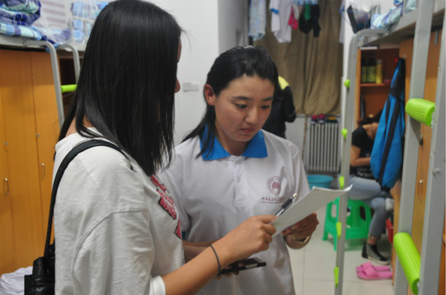 艺术传媒系举办2015大学生活漫谈会