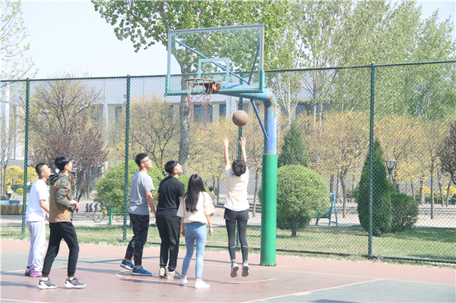 【完满班级】挑战地心引力 引爆篮球魅力——经济管理系经管1703班男女搭配篮球赛