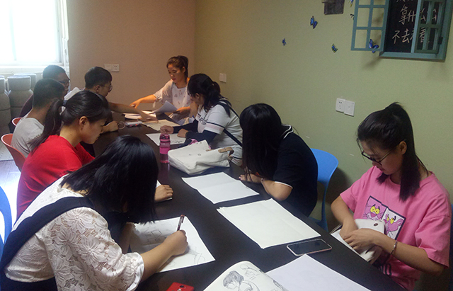 【完满班级】无形思绪变有形展示——艺术传媒学院2014级视觉专业举办完满班级活动