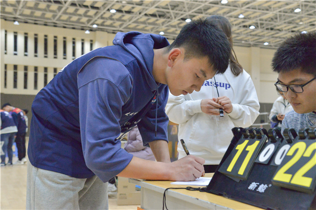 【青马工程】8号晃过时间 24号守住岁月——第十二期“青马工程”完满教育学生骨干培训计划知行班系列活动“8&24号的意义”篮球主题活动顺利举办