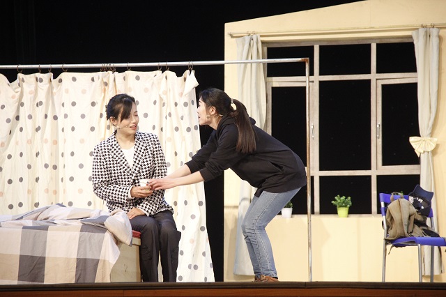 原创现代都市情感话剧《如果·我不是我》在乌马河剧院倾情上演