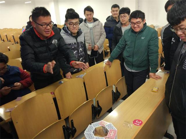 【完满班级】心灵手巧 用双手创造奇迹——机电工程系机制1603班举办完满班级活动