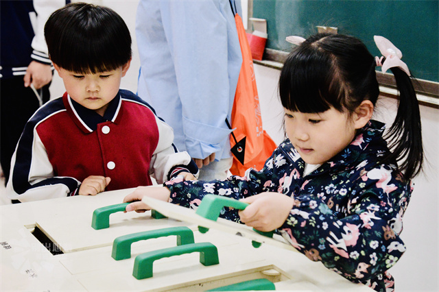 别样的阿信之旅:从少年到老年 一场跨越年华的别样志愿服务开放日以爱启幕