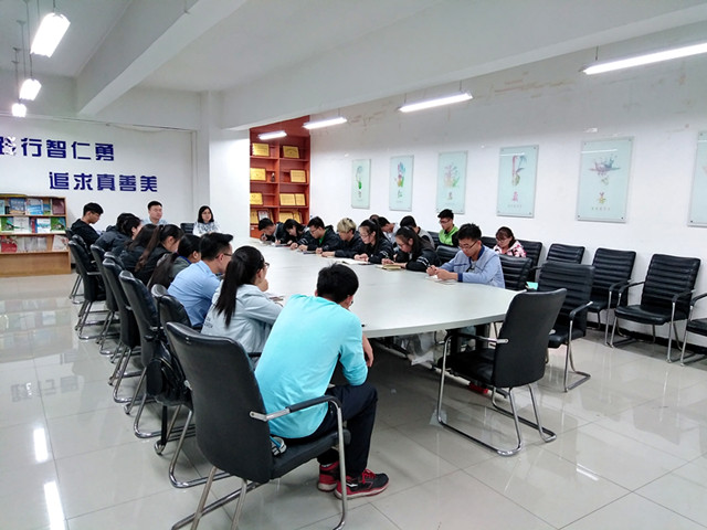 坚持不懈推进工作跃上新台阶——院团委组织召开学生干部期中工作座谈会