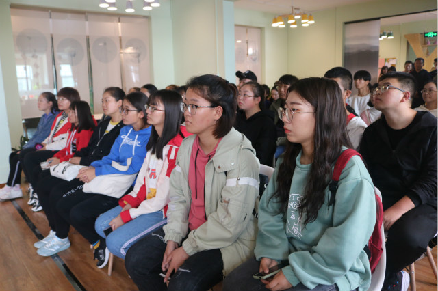 学长计划第675期:光芒照耀 革命热情不熄不灭——经济与管理学院开展学长计划第七期第三讲