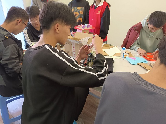 社会“益”创 废旧物品用爱制造——远景学院用实际行动践行公益本质