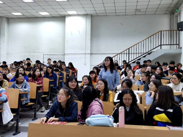 “一场人生的体育竞技赛”——淬炼商学院12月辅导员说完满专题活动（二十六）