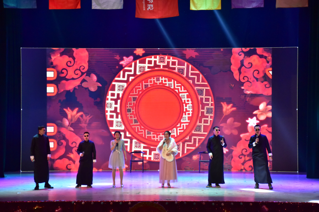 “经伴良时华灯下 管弦溢彩共此时”经济与管理学院新年晚会华丽上演
