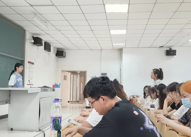 【辅导员说完满】关爱女生 让青春之花美丽绽放——经济与管理学院2021级辅导员说完满活动