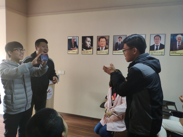 【完满班级】穿行迷雾 愿前路灯塔永不熄灭——经济与管理学院十一月完满班级活动纪实(八)