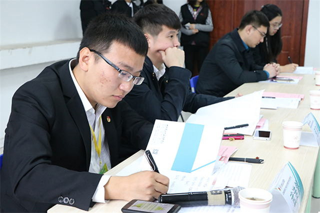 【工作标兵·武浩然】迎着阳光  落落大方