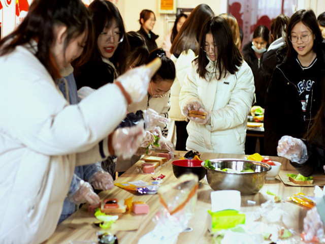 【完满班级】不负好“食”光 快乐齐分享——淬炼·国际商学院审计2002班完满班级活动