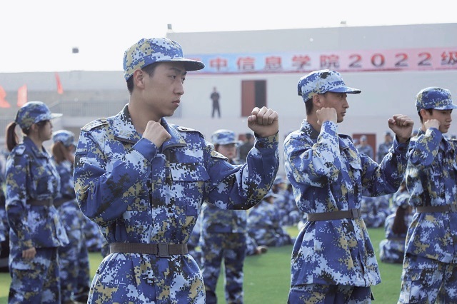 点击军训 加载成长——经济与管理学院青年军训纪实