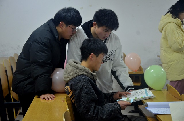 ”文墨飘香 记传课堂风华——淬炼·国际商学院“赏精学识,鉴真篇章”活动