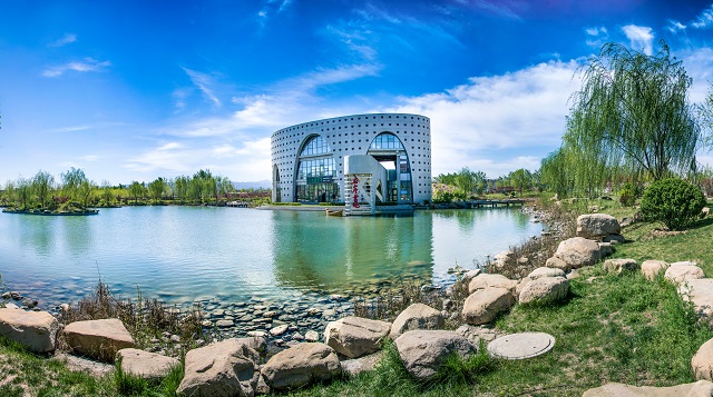 闪光的信院第253期：华丽绽放 舞姿飞扬 点亮梦想 这是“信院舞娘”龙起璞的故事。