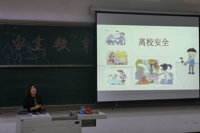 【辅导员说完满】艰难困苦于学业 倾囊教授以解忧——环科系举办“辅导员说完满”活动