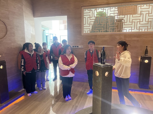 走进现代农业基地 寻访乡村振兴之路 ——大数据学院、信息工程学院基地回访