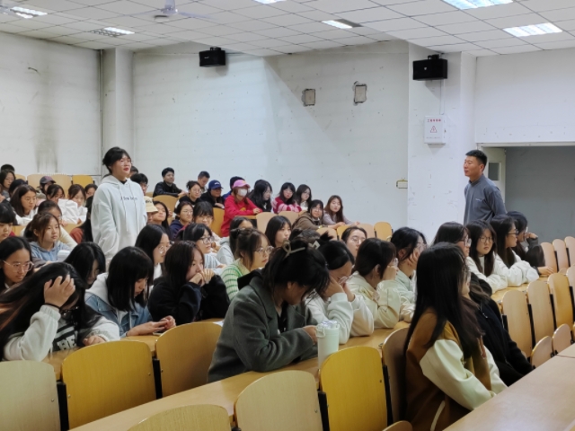 【辅导员说完满】你们是我最想珍惜的人——淬炼·国际商学院2022级辅导员说完满活动