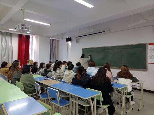 【完满班级】快乐生活 畅享人生——艺术传媒学院动画2002班竞技体育活动